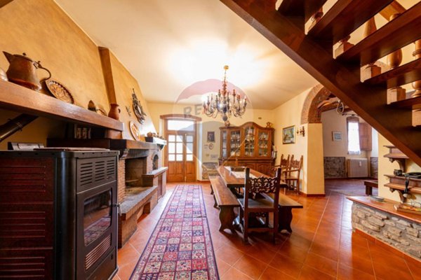casa indipendente in vendita a Bucine in zona Ambra