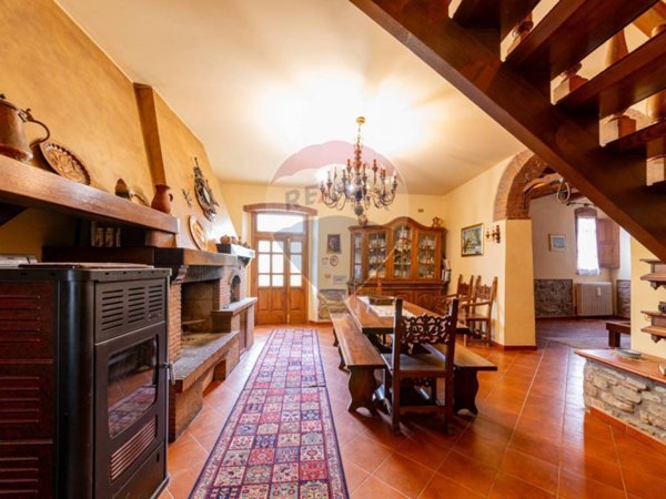 casale in vendita a Bucine