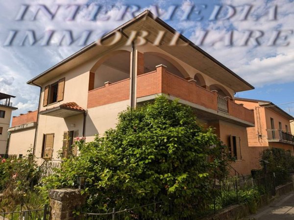 casa indipendente in vendita a Bucine