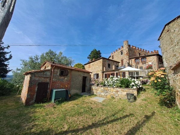 casa indipendente in vendita a Bucine in zona Montebenichi