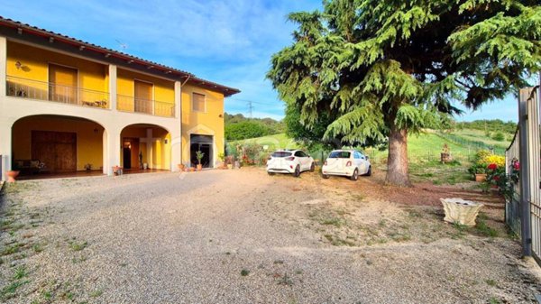casa indipendente in vendita a Bucine in zona Capannole
