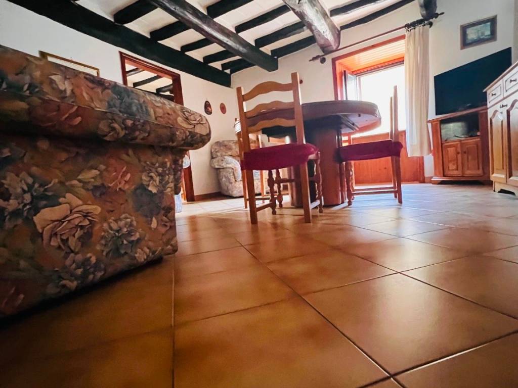 appartamento in vendita a Bucine in zona Pietraviva
