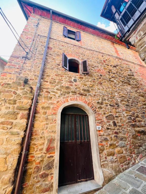 appartamento in vendita a Bucine in zona Pietraviva