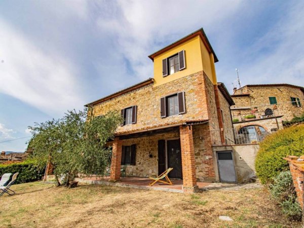 casa indipendente in vendita a Bucine in zona Ambra