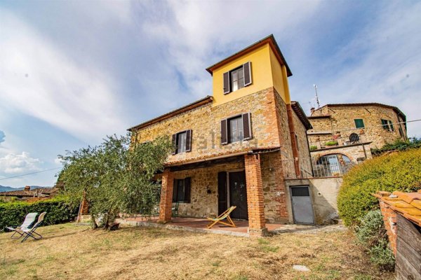 casale in vendita a Bucine in zona Ambra