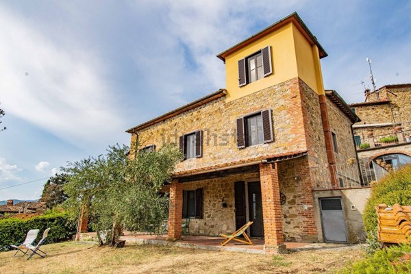 casa indipendente in vendita a Bucine
