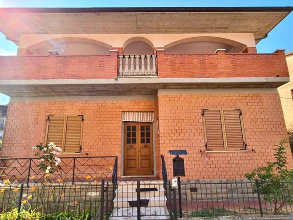 casa indipendente in vendita a Bucine in zona Torre