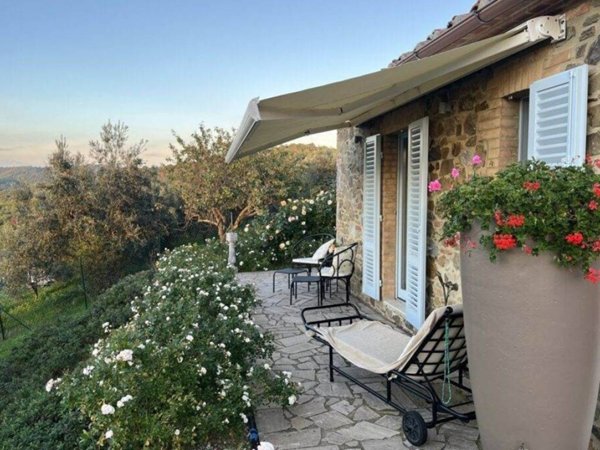 casa indipendente in vendita a Bucine in zona Montebenichi