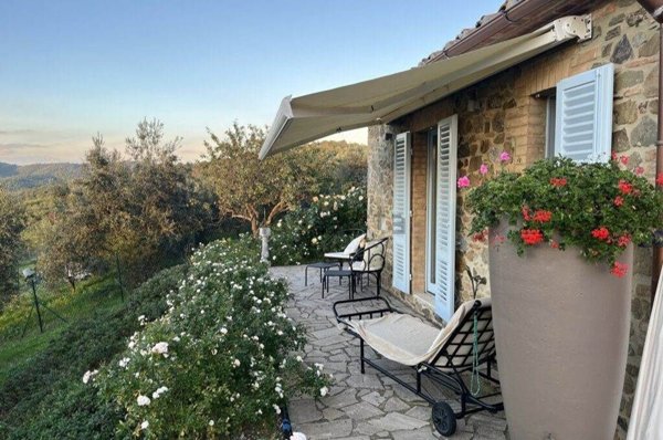 casa indipendente in vendita a Bucine in zona Montebenichi