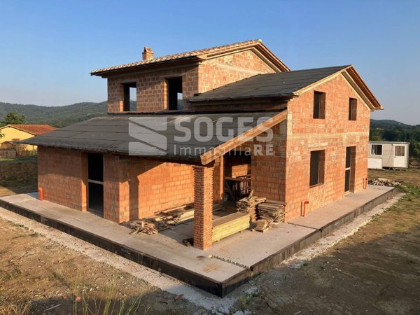 casa indipendente in vendita a Bucine in zona Pietraviva