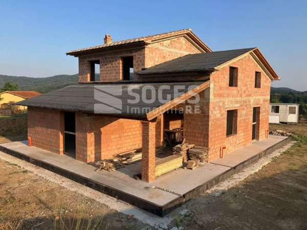 casa indipendente in vendita a Bucine in zona Pietraviva