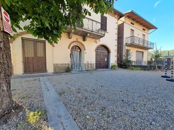 casa indipendente in vendita a Bucine in zona Ambra