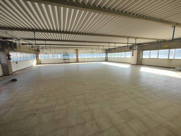 locale commerciale in vendita a Bucine