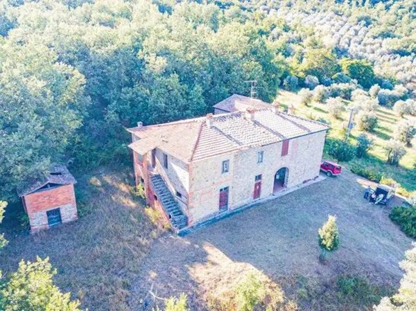 casa indipendente in vendita a Bucine in zona Capannole