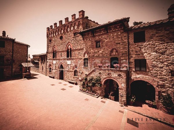 casa indipendente in vendita a Bucine in zona Montebenichi