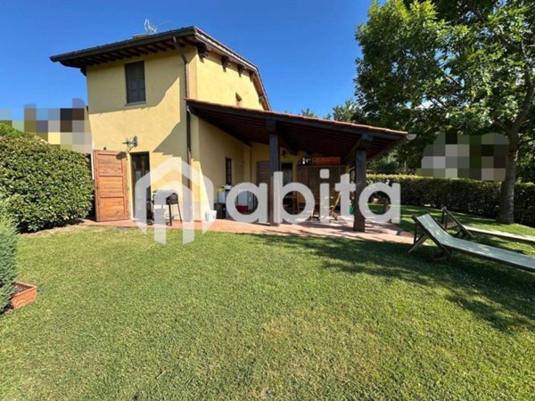 casa indipendente in vendita a Bucine in zona Pogi