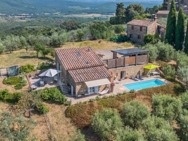 casa indipendente in vendita a Bucine in zona Ambra
