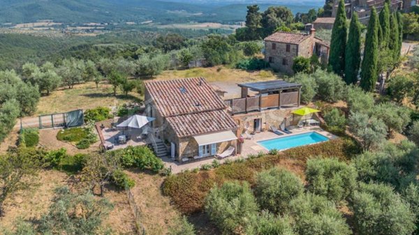 casa indipendente in vendita a Bucine in zona Montebenichi