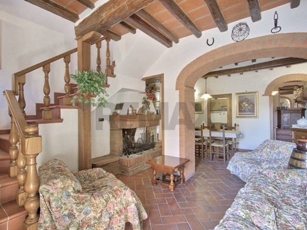 casa indipendente in vendita a Bucine in zona San Pancrazio