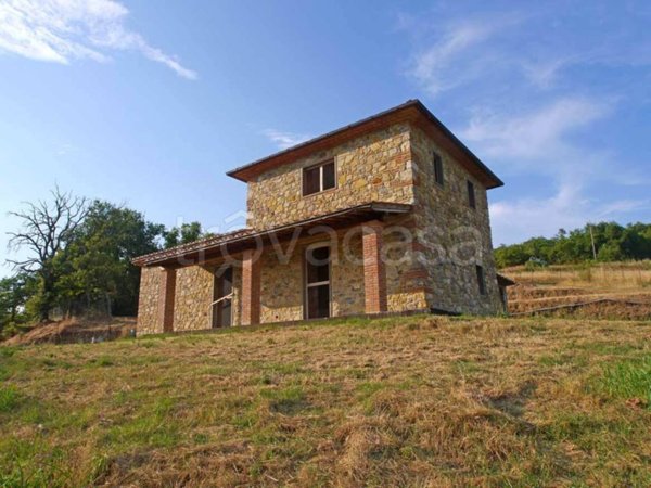 casa indipendente in vendita a Bucine in zona Ambra