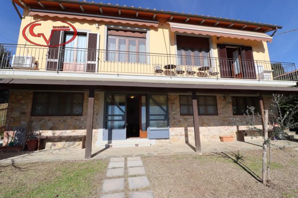 casa indipendente in vendita a Bucine in zona Montebenichi