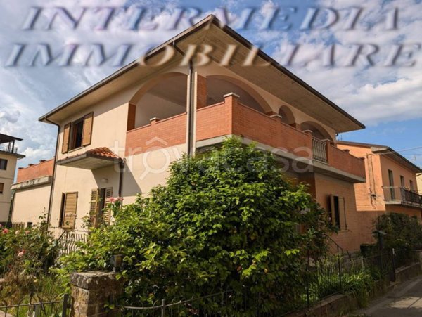 casa indipendente in vendita a Bucine