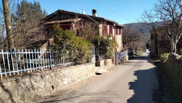casa indipendente in vendita a Bucine in zona Ambra
