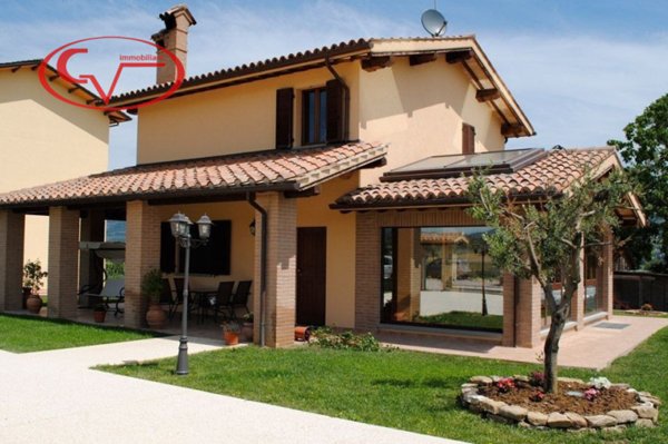casa indipendente in vendita a Bucine