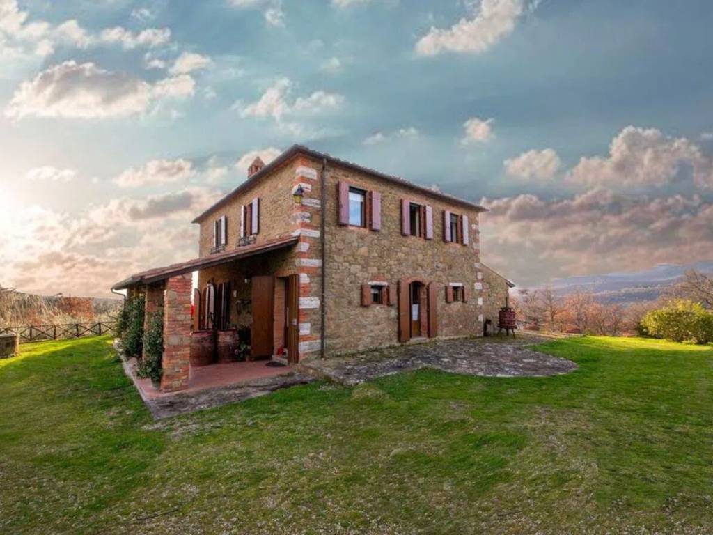 casa indipendente in vendita a Bucine
