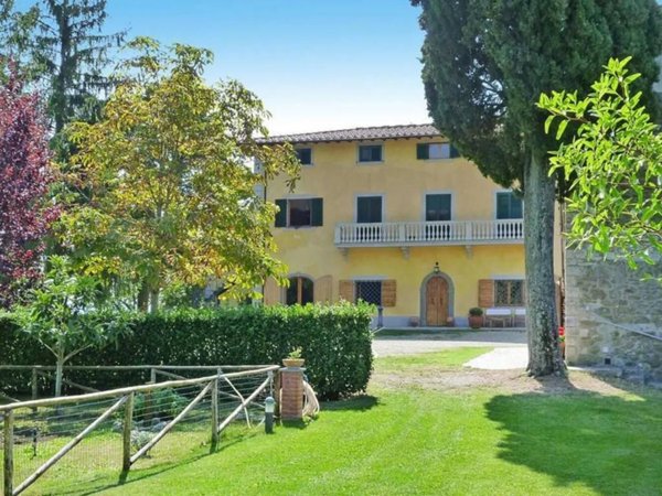 casa indipendente in vendita a Bucine in zona Cennina