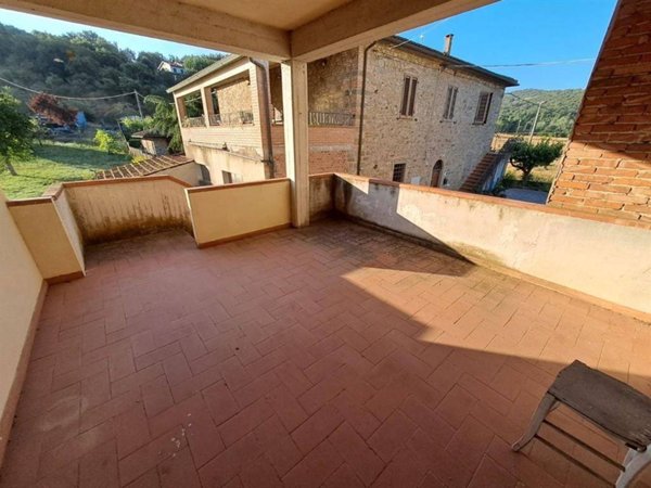 casa indipendente in vendita a Bucine in zona Ambra