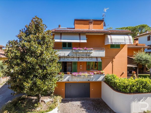 casa indipendente in vendita a Bucine