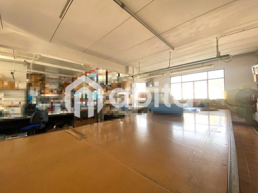 locale commerciale in vendita a Bucine