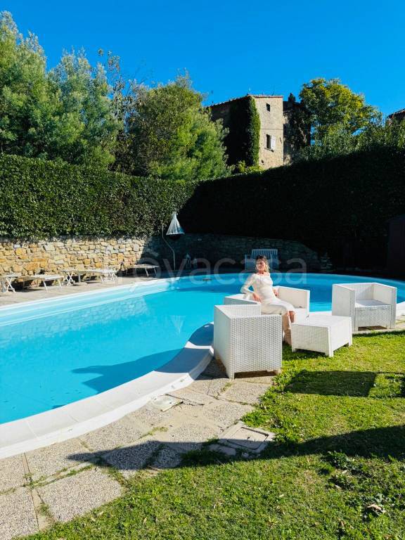 casa indipendente in vendita a Bucine in zona Rapale