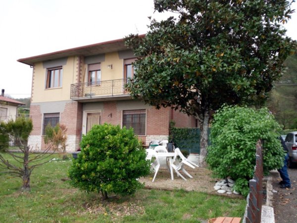 appartamento in vendita a Bucine in zona Ambra