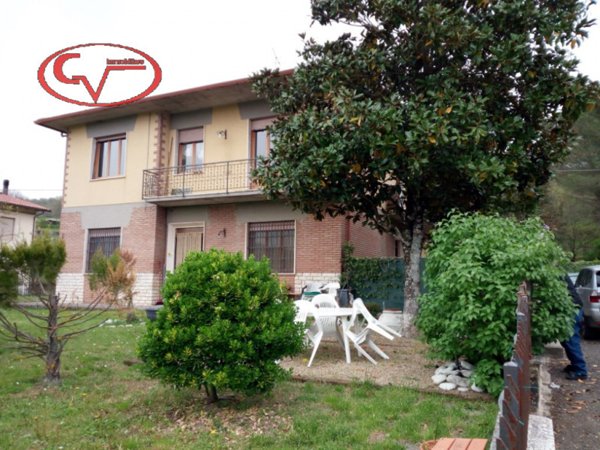 appartamento in vendita a Bucine in zona Ambra