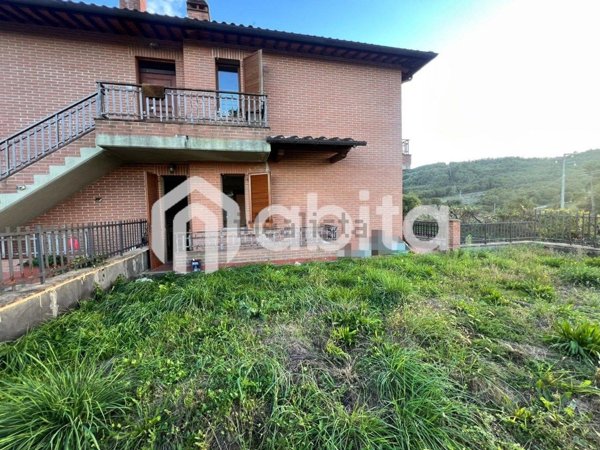 appartamento in vendita a Bucine in zona Badia Agnano