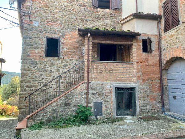 appartamento in vendita a Bucine in zona Pietraviva