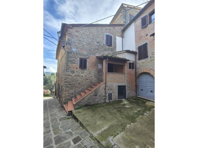 casa indipendente in vendita a Bucine in zona Pietraviva