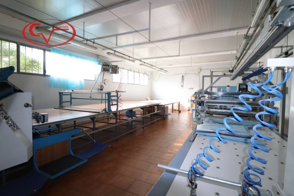 negozio in vendita a Bucine