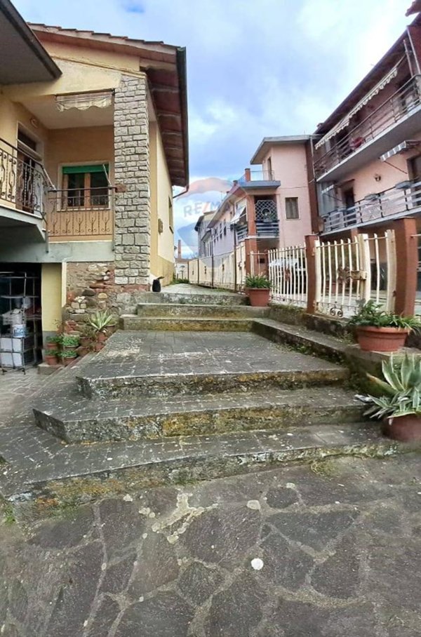 casa indipendente in vendita a Bucine