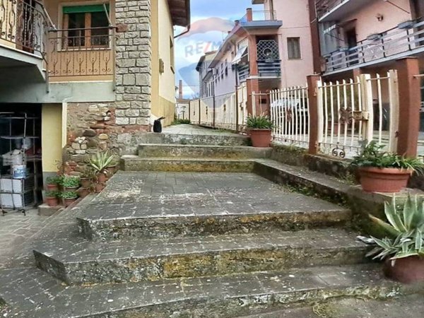 casa indipendente in vendita a Bucine