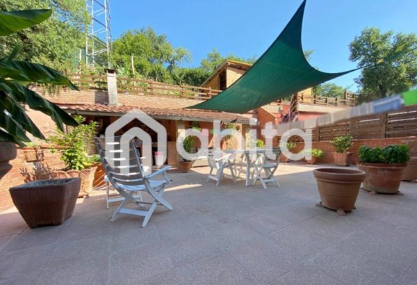 casa indipendente in vendita a Bucine in zona Ambra