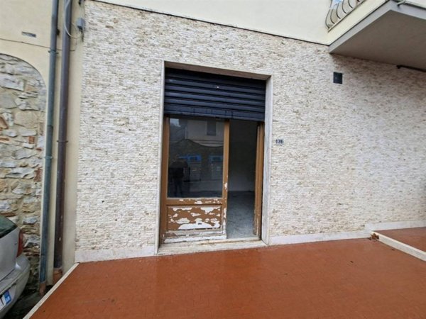 locale commerciale in vendita a Bucine in zona Badia Agnano