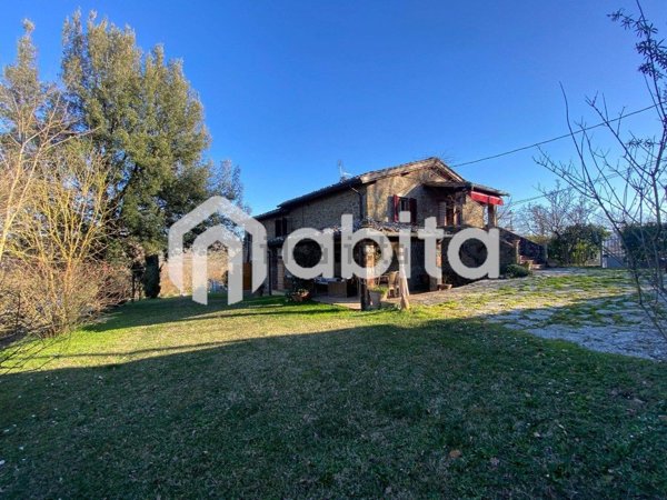 casa indipendente in vendita a Bucine in zona Ambra