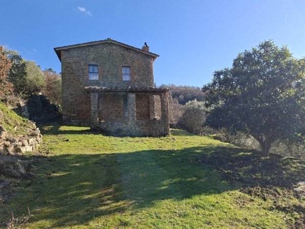 casa indipendente in vendita a Bucine