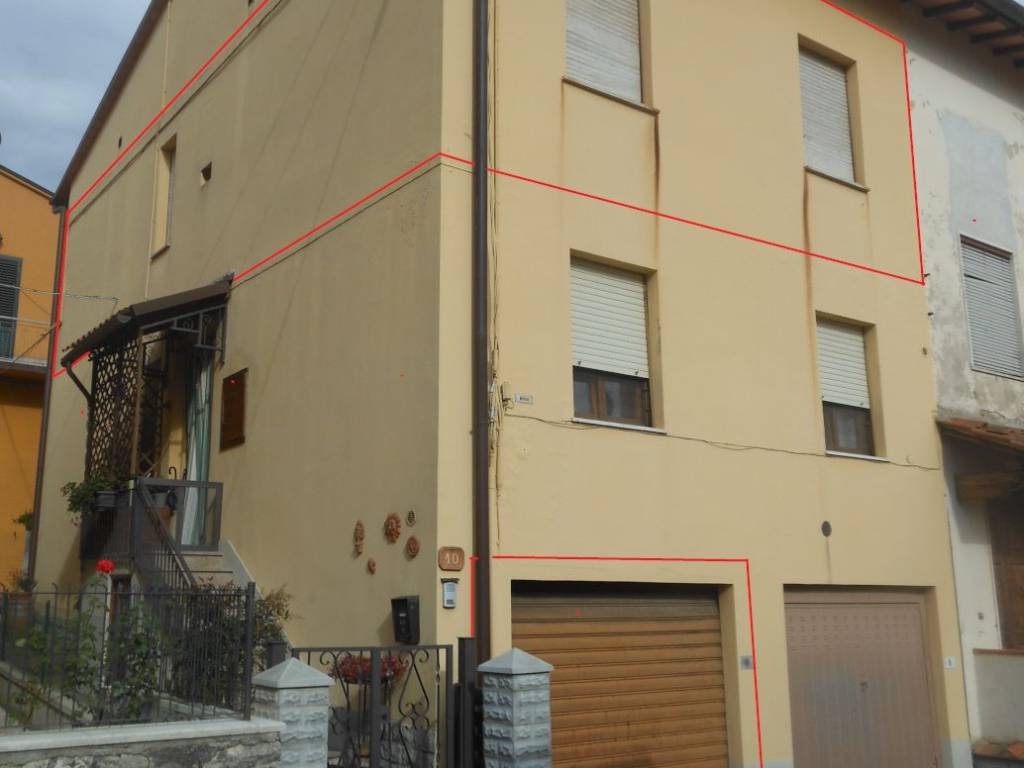 appartamento in vendita a Bucine in zona Ambra