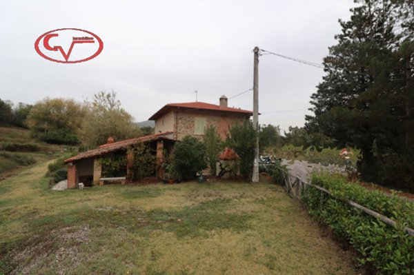 casa indipendente in vendita a Bucine in zona Montebenichi