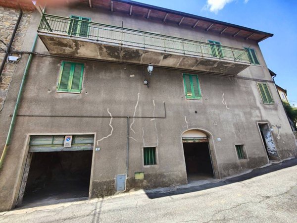 casa indipendente in vendita a Bucine