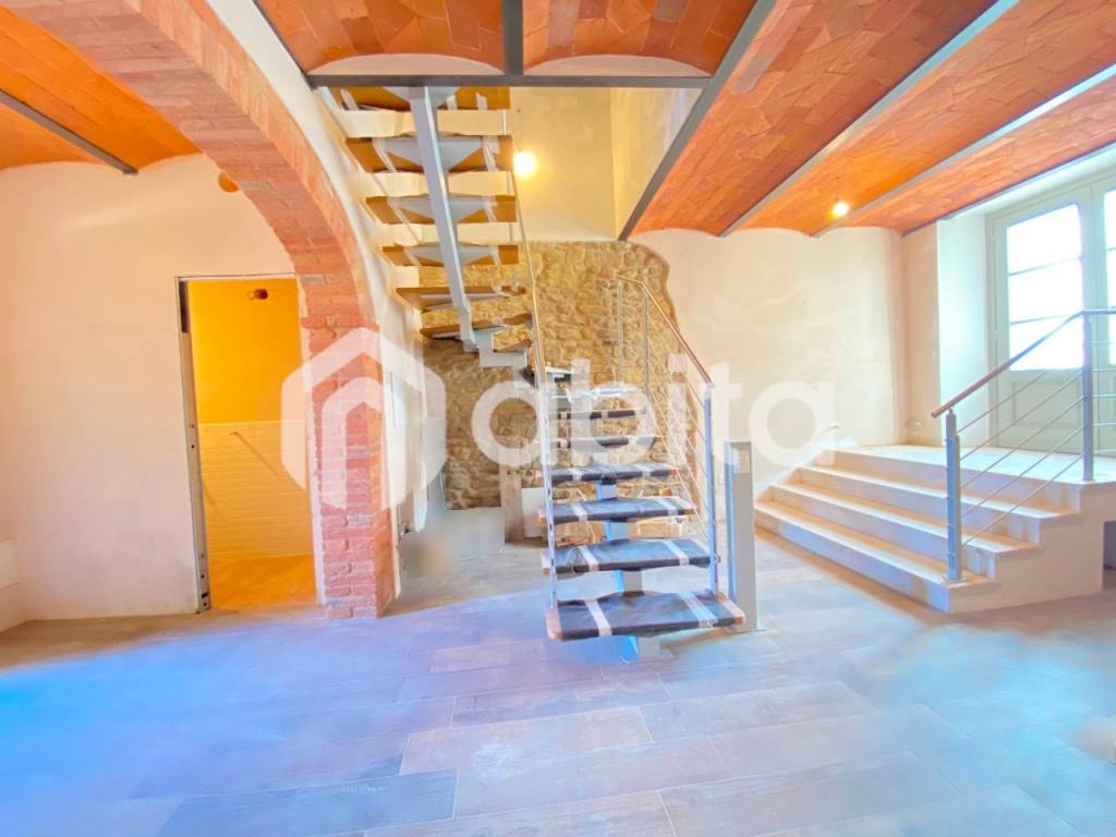 casa indipendente in vendita a Bucine in zona San Pancrazio